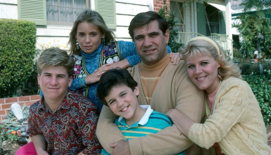 Olivia d'Abo Makes a Splash at Hollywood Christmas Parade