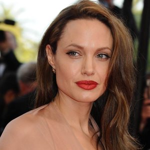 From Hollywood to Heartbreak: Inside Angelina Jolie’s Star-Studded Love Life