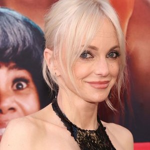 Anna Faris Stuns in Sultry Cutout Dress at L.A. 'Scary Movie' 6 Premiere