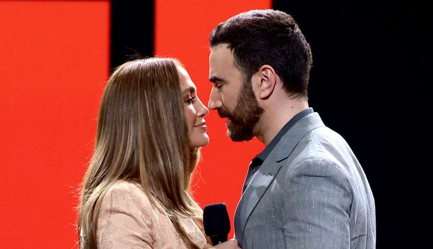 The Real Scoop on Jennifer Lopez and Brett Goldstein's 'Showmance'