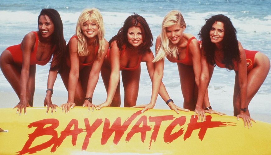 Baywatch's Nicole Eggert Dazzles at LA's Thanksgiving Event with New Look