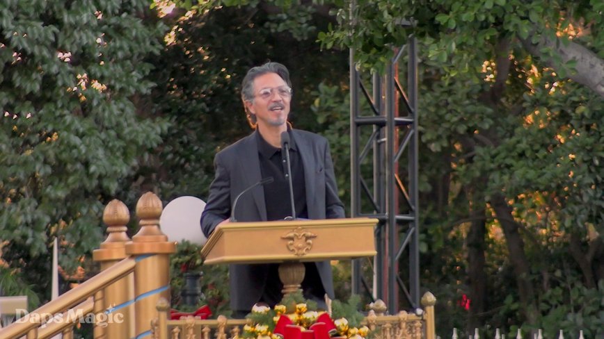 Hollywood Star Benjamin Bratt Takes Center Stage at Disneyland's Candlelight Processional