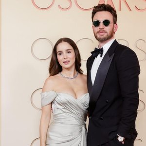 Chris Evans and Alba Baptista Stun at the 2026 Oscars, Silencing All the Drama