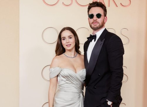 Chris Evans and Alba Baptista Stun at the 2026 Oscars, Silencing All the Drama