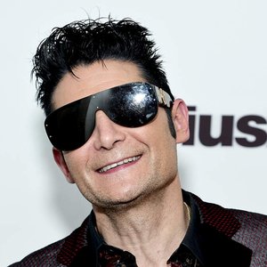 Corey Feldman and Alien Ant Farm Rock the Rainbow Bar & Grill with 'Smooth Criminal'