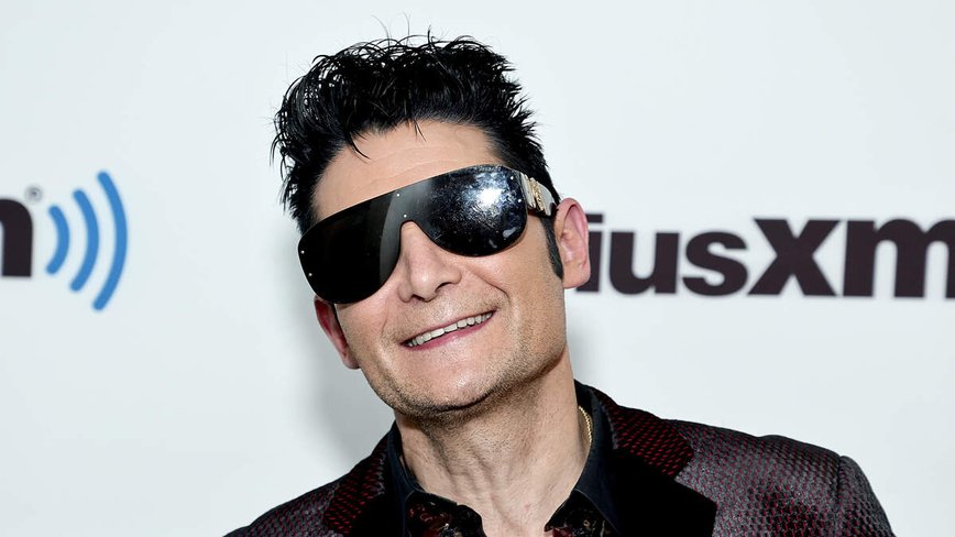 Corey Feldman and Alien Ant Farm Rock the Rainbow Bar & Grill with 'Smooth Criminal'
