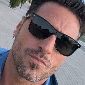 David Bustamante's Surprise Gig for the Pope: A Family Affair Unfolds