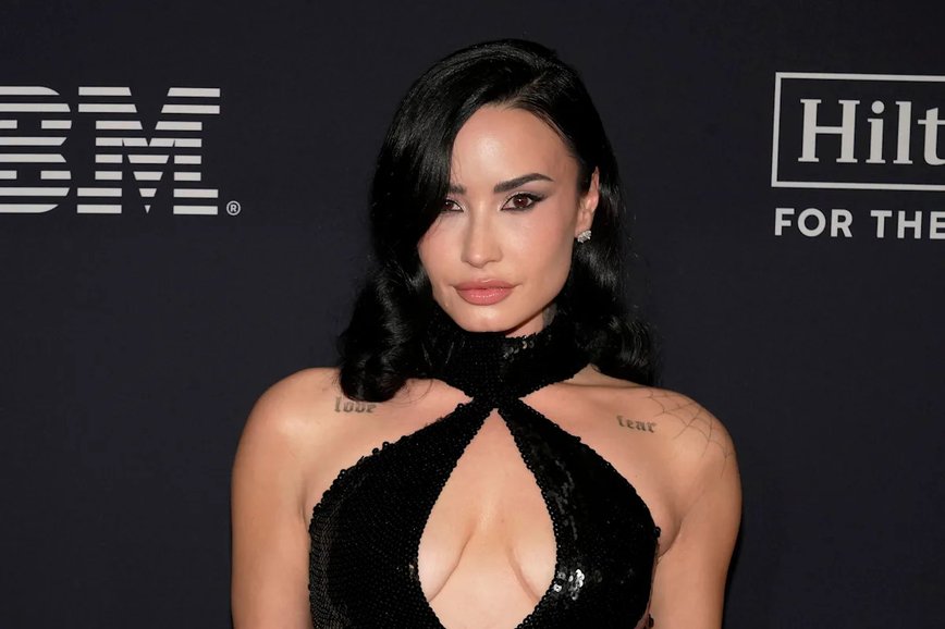 Demi Lovato's Nail Art: Short and Chic Glamour for the LA Scene