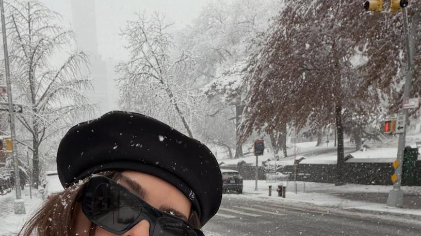 Emily Ratajkowski Rocks Winter Chic in NYC with a Trendy Beret