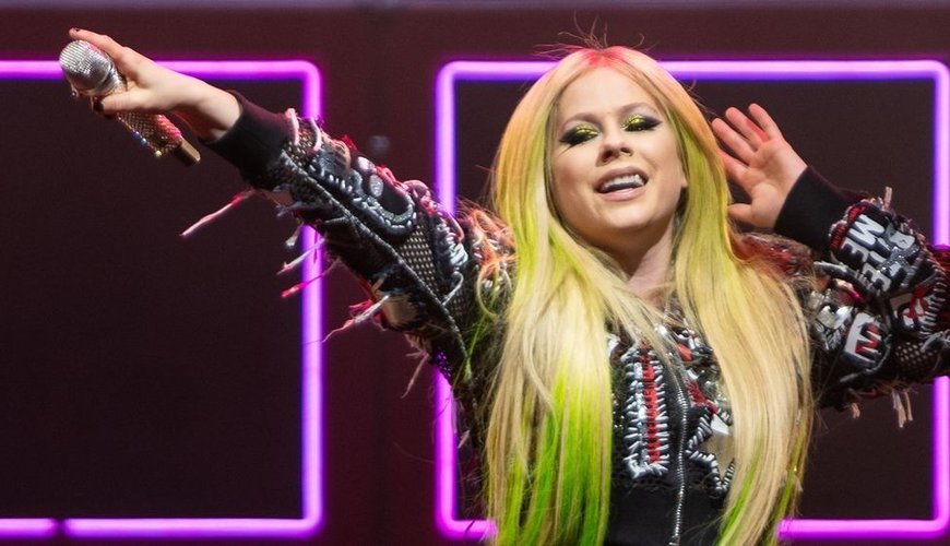 Are Celebs Like Jim Carrey and Avril Lavigne Just Clones?