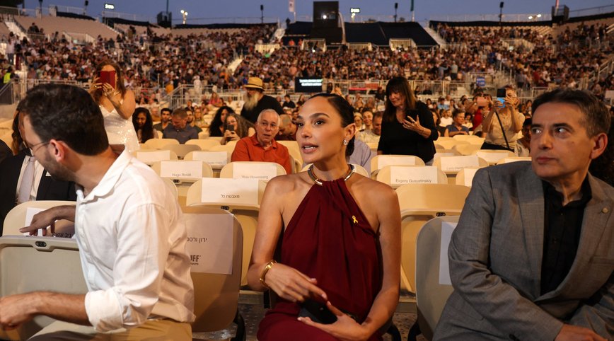 Gal Gadot Honored with Genesis Prize Amid Hollywood's Gaza Conflict