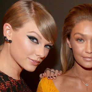 Gigi Hadid Steals the Show at Travis Kelce & Taylor Swift’s Star-Studded Wedding