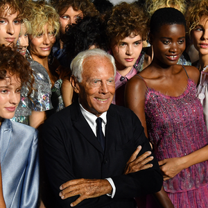 Giorgio Armani’s Hollywood Legacy: How a Champagne Suit Redefined Tinseltown Glam
