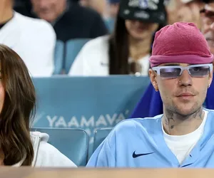 Super Bowl Drama: Hailey and Justin Bieber's Icy Vibes Captured by Body Language Guru