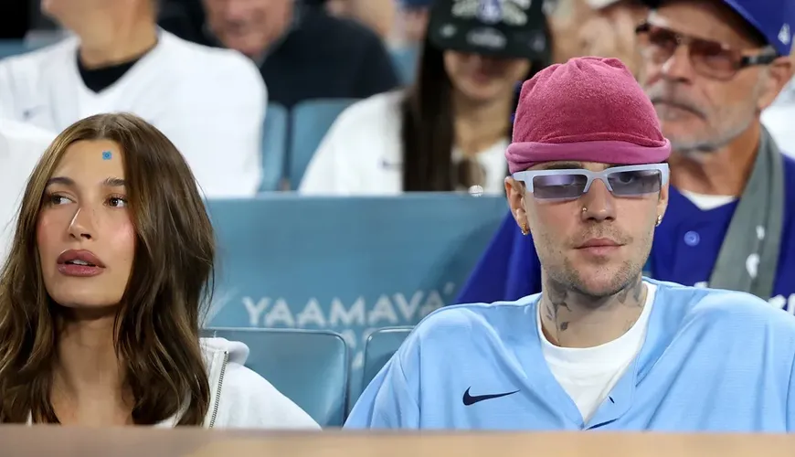 Super Bowl Drama: Hailey and Justin Bieber's Icy Vibes Captured by Body Language Guru