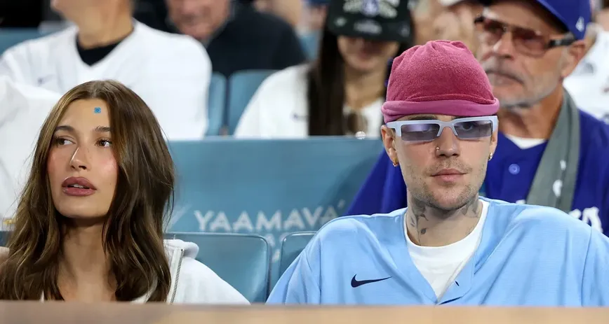 Super Bowl Drama: Hailey and Justin Bieber's Icy Vibes Captured by Body Language Guru