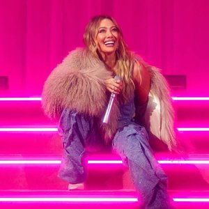 Hilary Duff Sets the Stage for a 'Lucky Me' Comeback Tour in 2026