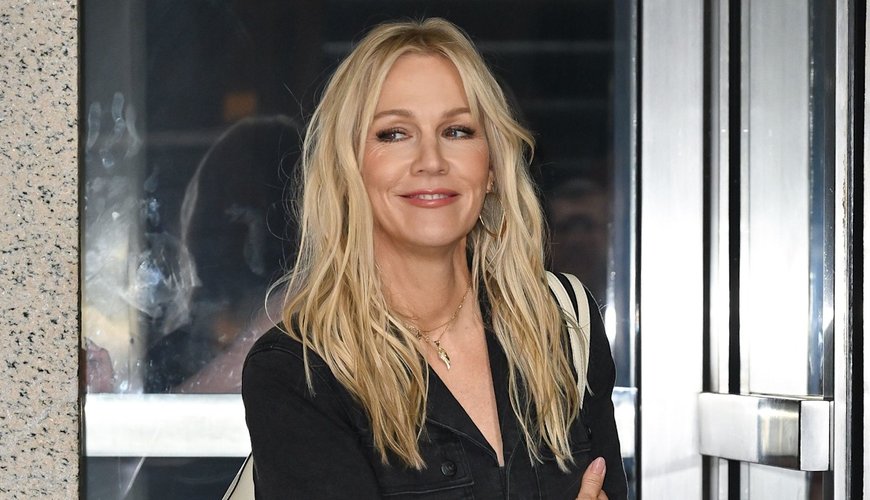 Jennie Garth Shines with Her Daughters at Hollywood's Daytime Beauty Awards