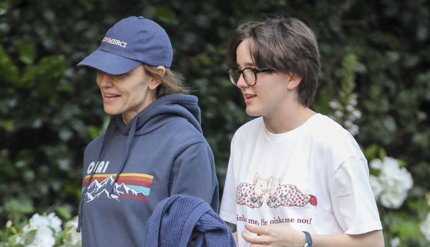 Jennifer Garner Celebrates Birthday with Heartwarming LA Stroll alongside Fin Affleck