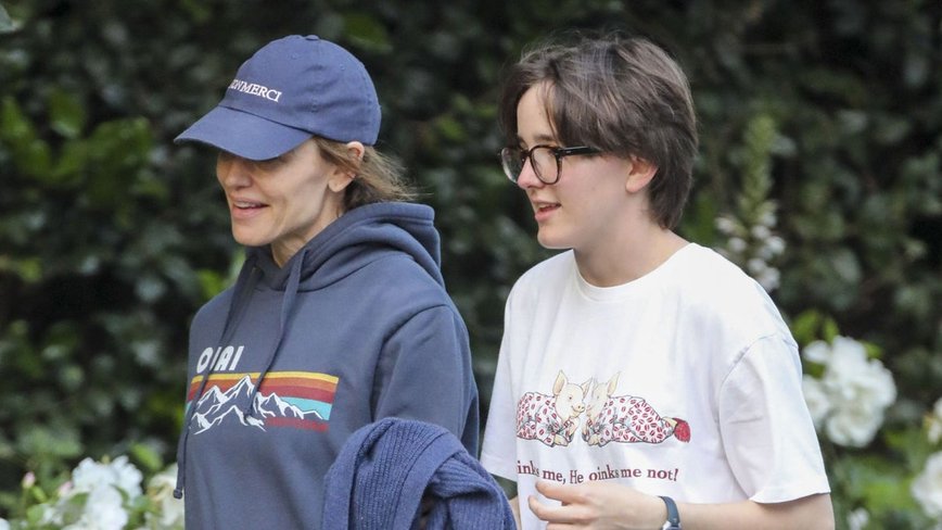 Jennifer Garner Celebrates Birthday with Heartwarming LA Stroll alongside Fin Affleck