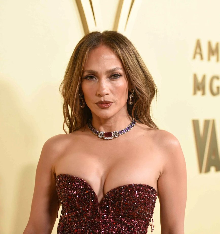 Jennifer Lopez Serves Summer Glam at Wimbledon with Ralph Lauren and a Show-Stopping Sunhat