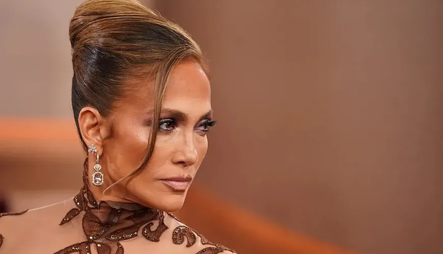 Jennifer Lopez Shines at the Golden Globes and Hits the Party Scene with Paris Hilton