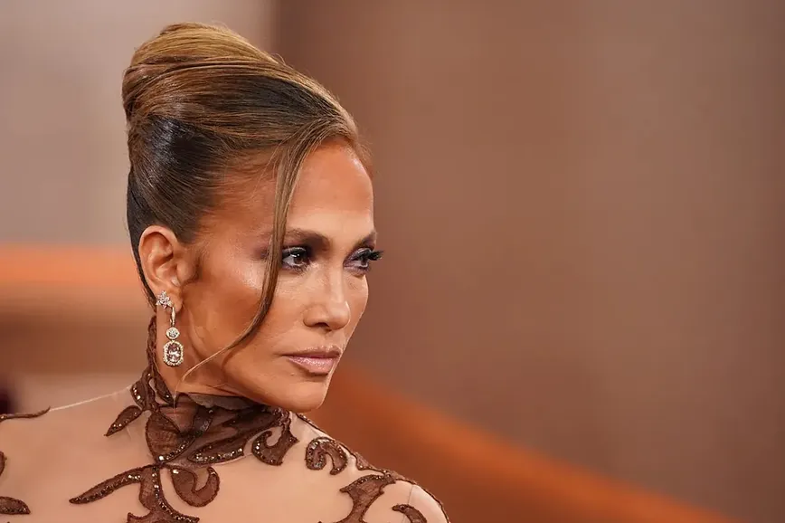 Jennifer Lopez Shines at the Golden Globes and Hits the Party Scene with Paris Hilton