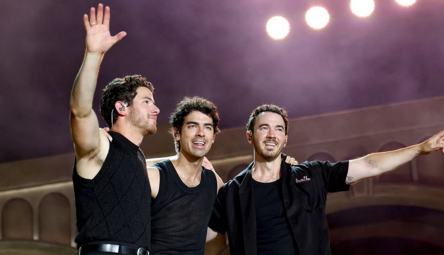 Jonas Brothers’ JONAS20 Tour: SoCal Vibes and Epic Surprise Guests in Hollywood!