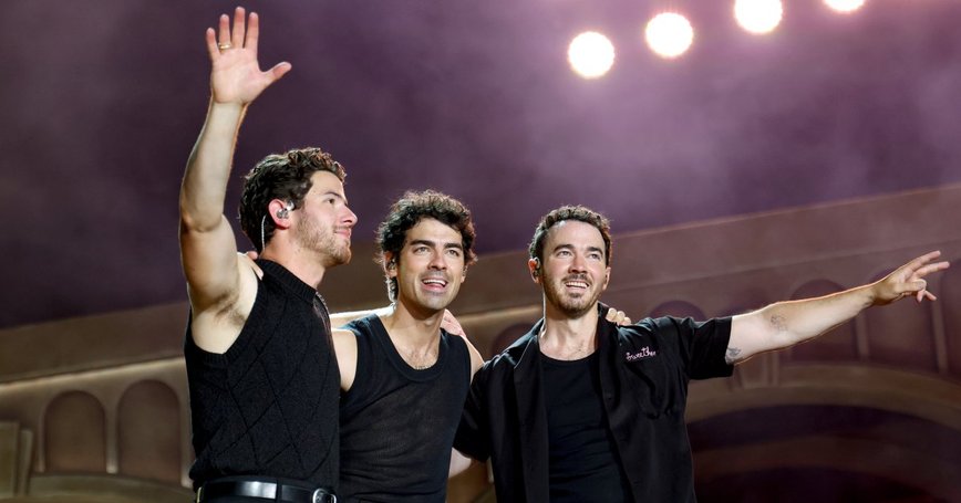 Jonas Brothers’ JONAS20 Tour: SoCal Vibes and Epic Surprise Guests in Hollywood!