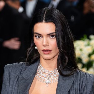 Kendall Jenner's LA Drive: A Day Out with Style and Classics