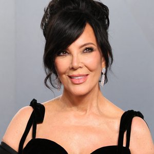 Kris Jenner Claps Back at Facelift Gossip: 'I'm Obsessed with My Surgeon'