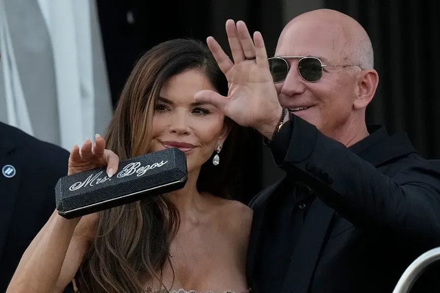 Lauren Sanchez Bezos's Dior Dilemma: The Fashion Show Look That Broke the Internet