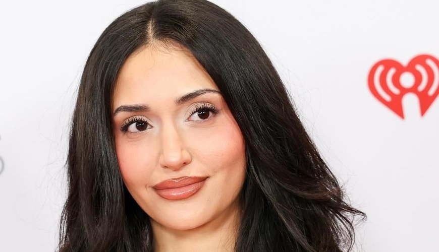 Leah Kateb Rocks the 2016 Throwback with a Daring Bodysuit Snap