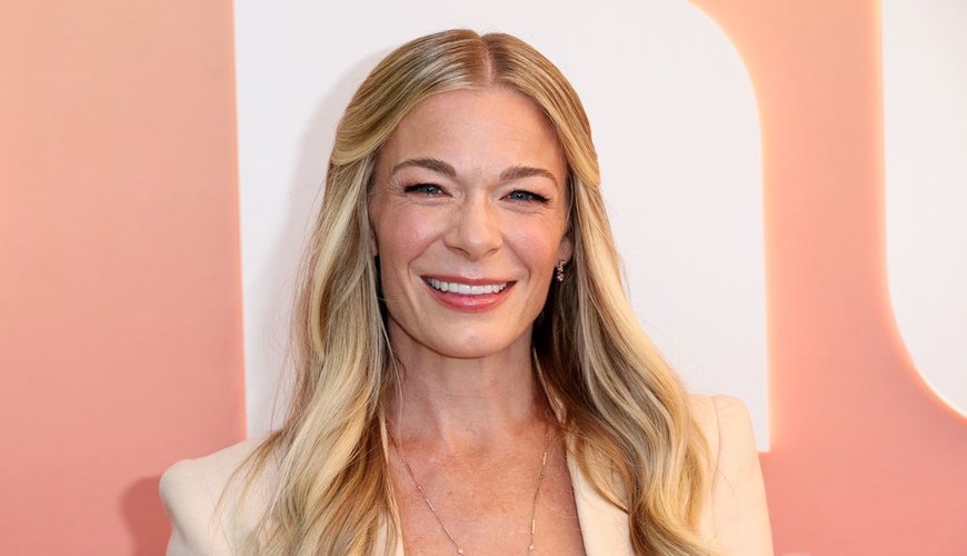 LeAnn Rimes Dazzles Nashville with Her Plunging 'Naked' Dress and Christmas Hits