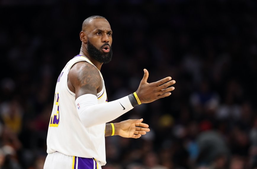 LeBron's Unforgettable Night: Lakers' Dramatic Win Over Suns