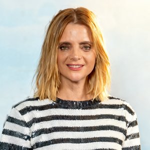 Macarena Gómez Channels 'La que se avecina' in Neighborly Showdown