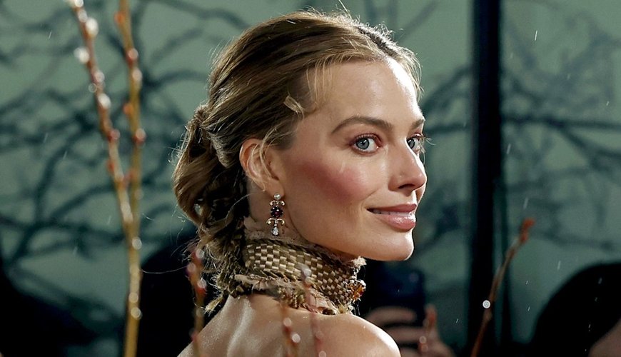 Margot Robbie Stuns in a Showstopper 'Naked Dress' at the Wuthering Heights Premiere