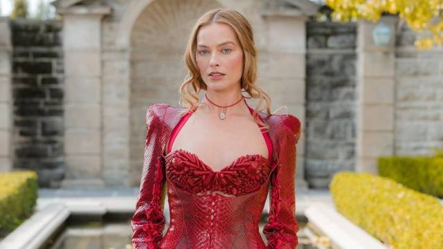 Margot Robbie Steals the Show in a Sizzling Lacy Corset Minidress at Paris Premiere