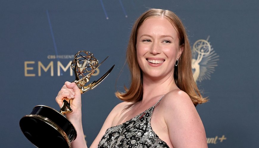 Hannah Einbinder’s Emmy Win Shines Light on Her Iconic Hollywood Fam – Meet Her SNL Star Mom!