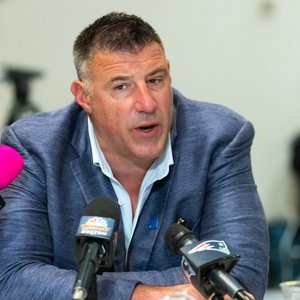 Scandalous Ripple: How Mike Vrabel and Dianna Russini's Drama Might Rock the Patriots' 2026 Kickoff