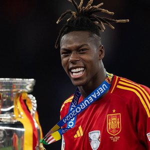 Nico Williams' Heartfelt Tribute: A World Cup Medal for Mom
