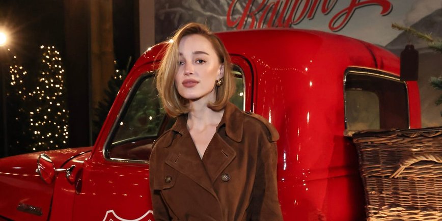 Phoebe Dynevor's Chic Bob Steals the Show at Ralph Lauren's Glam Holiday Bash