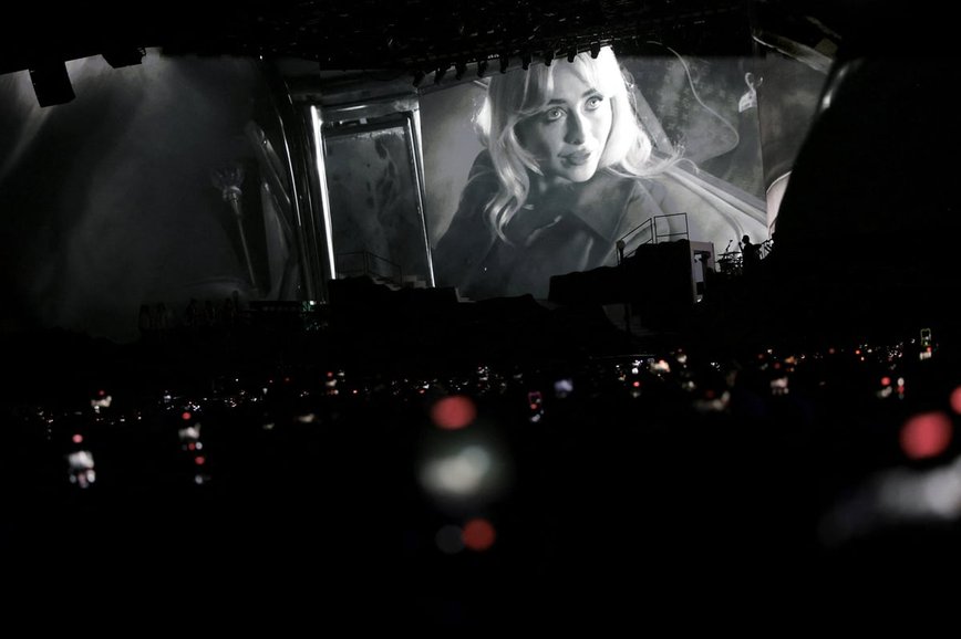 Sabrina Carpenter Takes Coachella by Storm with a Hollywood Twist