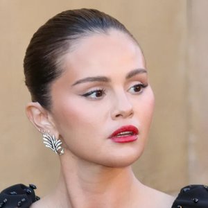 Selena Gomez Embraces Mod Style in London with Stella McCartney