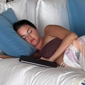 Selena Gomez's Chill Vibes in Cabo: A Snoozy Snapshot Steals the Show