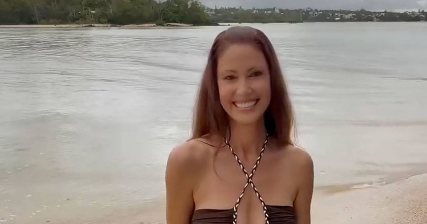 Shannon Elizabeth Stuns in Swimsuit as She Makes Waves on OnlyFans