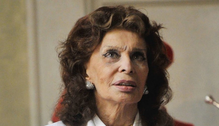 Sophia Loren at 91: Celebrating the Hollywood Queen’s Most Iconic SoCal-Style Looks