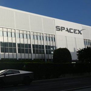 SpaceX Poised for Galactic IPO – Could Musk Reach Trillionaire Heights?