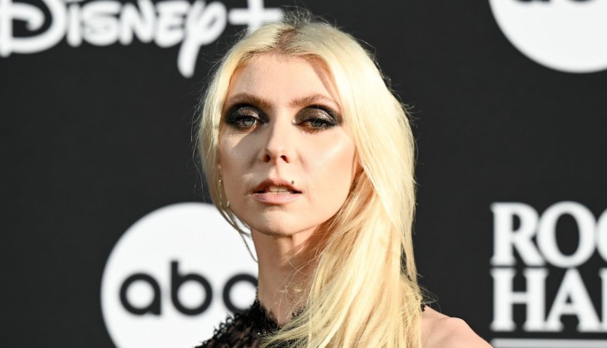 Taylor Momsen Rocks the 'Naked Dress' at the Rock & Roll Hall of Fame Ceremony
