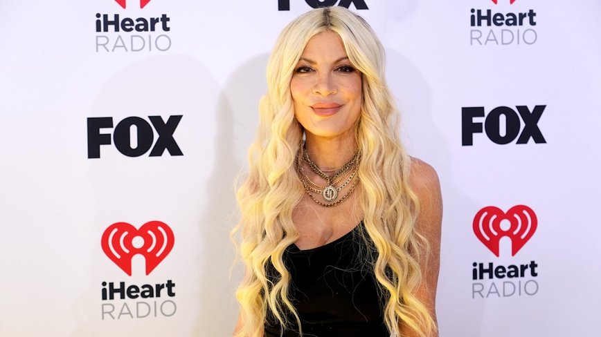 Tori Spelling Unveils Bold New Look at iHeartRadio's Star-Studded Jingle Ball